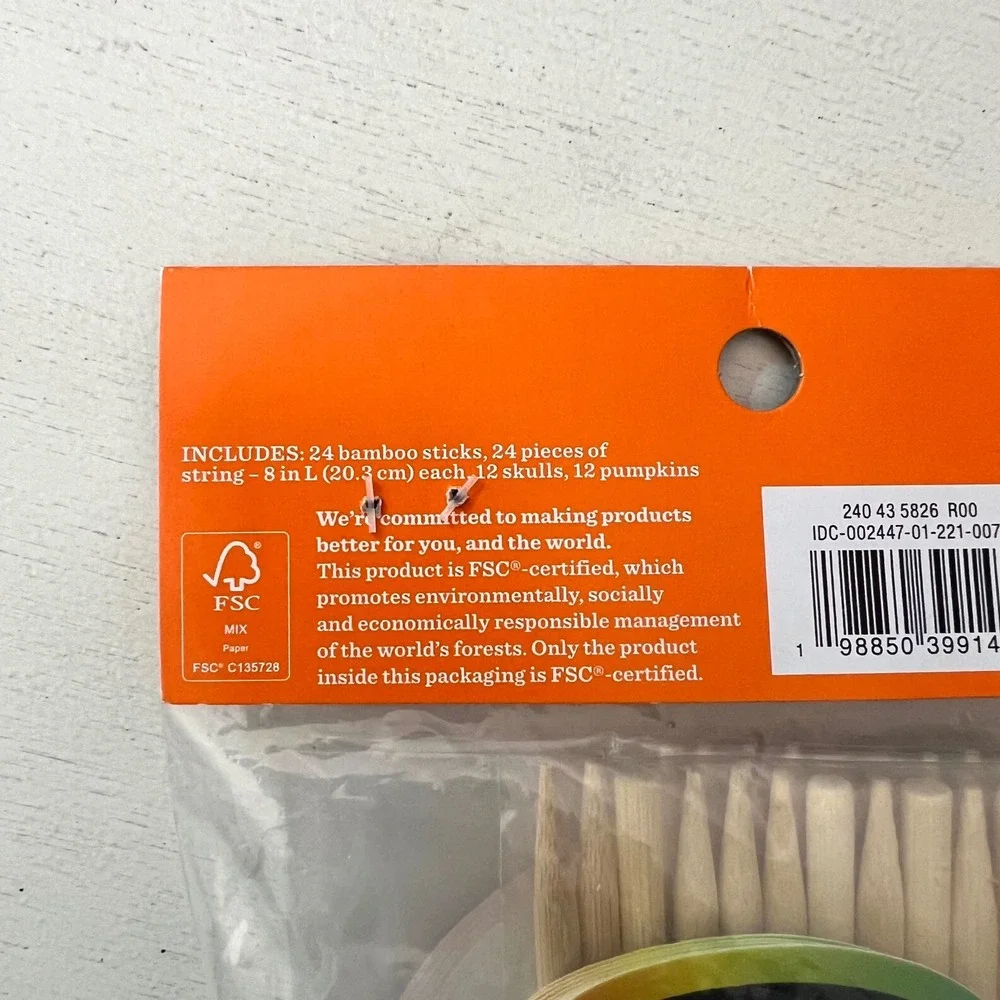 Hyde and EEK Boutique Halloween Scratch Art Sets 24 Count Pumpkin Skull Rainbow